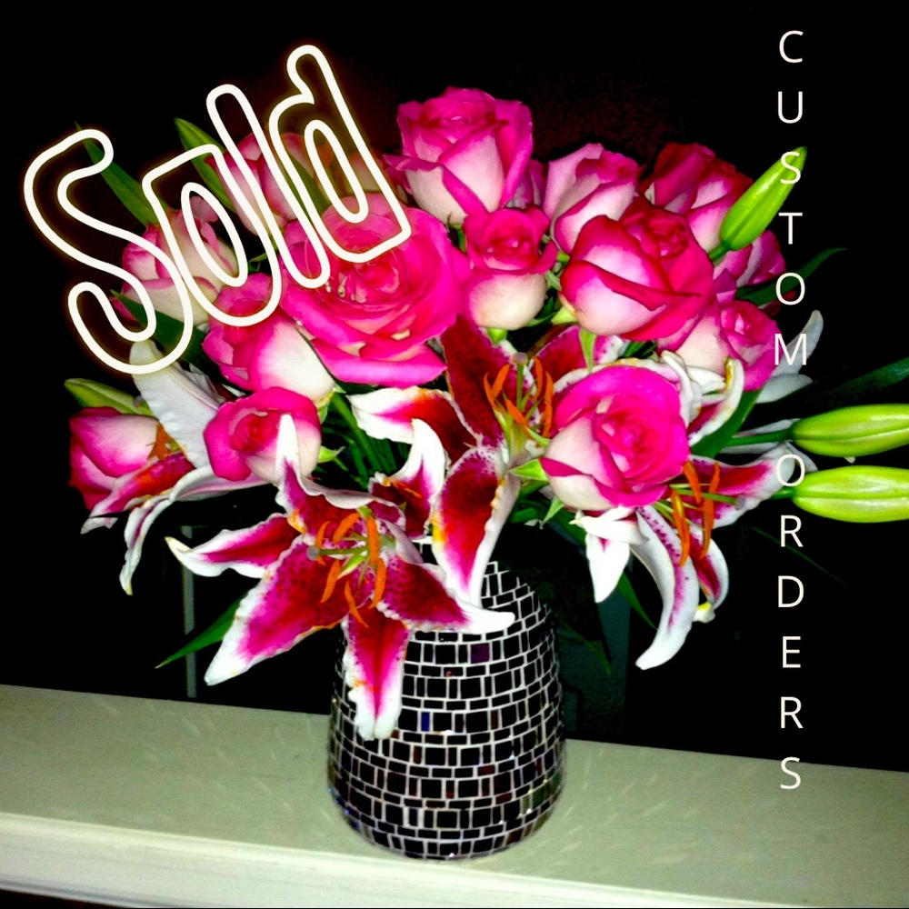 BEAUTIFUL CUSTOM ROSE ARRANGEMENT